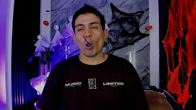 Snapshot of William_Steel_ chatting on October 24, 3:58 am William Steel  online show from October 24, 3:58 am