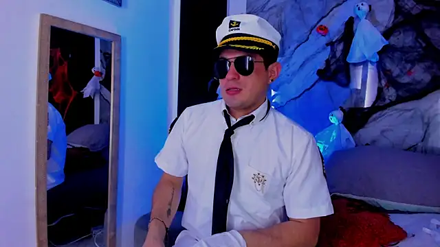 Snapshot of William_Steel_ chatting on October 31, 3:40 am William Steel  online show from October 31, 3:40 am