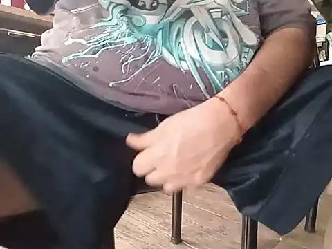 Snapshot of BabyBearMilk chatting on February 15, 6:15 pm BabyBearMilk online show from February 15, 6:15 pm