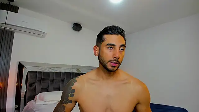 MARC THOMPSON  online show from October 24, 3:25 am