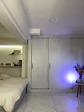 HellennScott online show from September 30, 11:43 pm