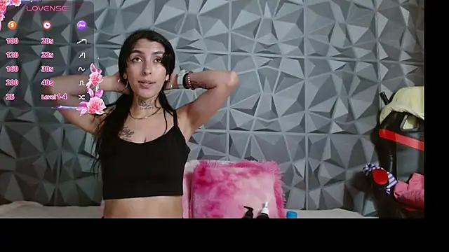 Snapshot of suzanhot_30 chatting on March 25, 8:59 pm suzanhot 30 online show from March 25, 8:59 pm