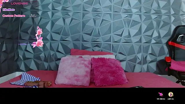 Snapshot of suzanhot_30 chatting on March 27, 8:41 pm suzanhot 30 online show from March 27, 8:41 pm