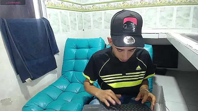 Snapshot of brian_sexlove chatting on September 10, 7:36 pm brian sexlove online show from September 10, 7:36 pm