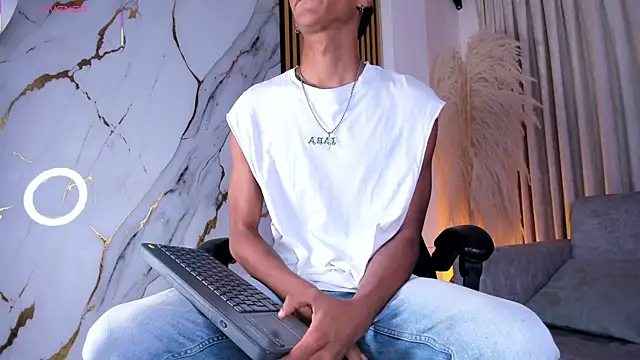 JulienSaint online show from February 20, 12:16 pm