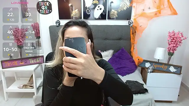 Snapshot of DianaPearls chatting on October 18, 10:38 am DianaPearls online show from October 18, 10:38 am