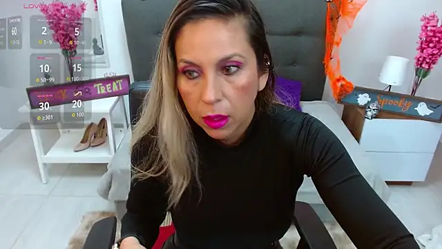 Snapshot of DianaPearls chatting on October 24, 10:44 am DianaPearls online show from October 24, 10:44 am