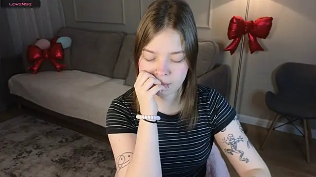 patriciapink online show from March 30, 8:04 am