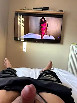 Snapshot of imed692 chatting on January 6, 2:10 pm imed692 online show from January 6, 2:10 pm