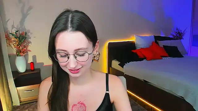 YourLovellyStory online show from November 6, 7:26 pm