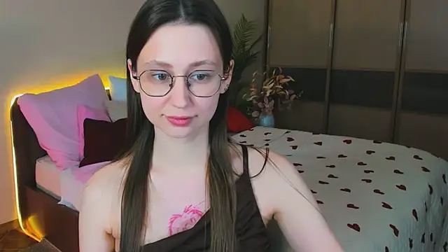 Snapshot of YourLovellyStory chatting on April 8, 4:29 pm YourLovellyStory online show from April 8, 4:29 pm