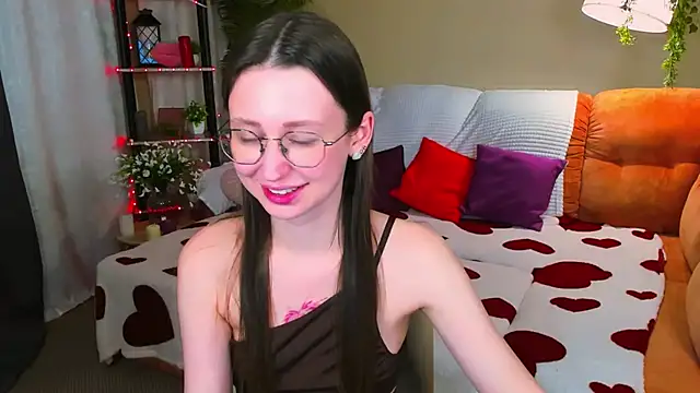 Snapshot of YourLovellyStory chatting on April 12, 12:21 pm YourLovellyStory online show from April 12, 12:21 pm
