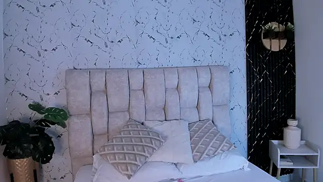 LauMiller online show from September 26, 8:35 pm