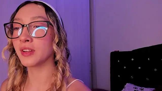 LauMiller online show from October 23, 12:10 am