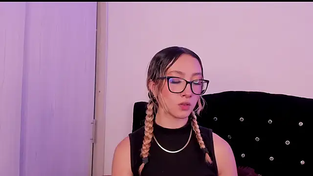 LauMiller online show from October 29, 10:11 pm