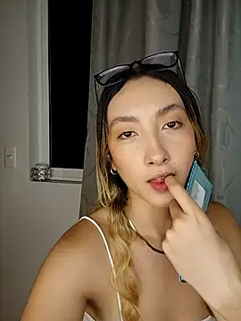 LauMiller online show from November 19, 11:38 pm