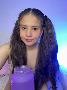 Emilyybennet  online show from March 18, 2:58 am