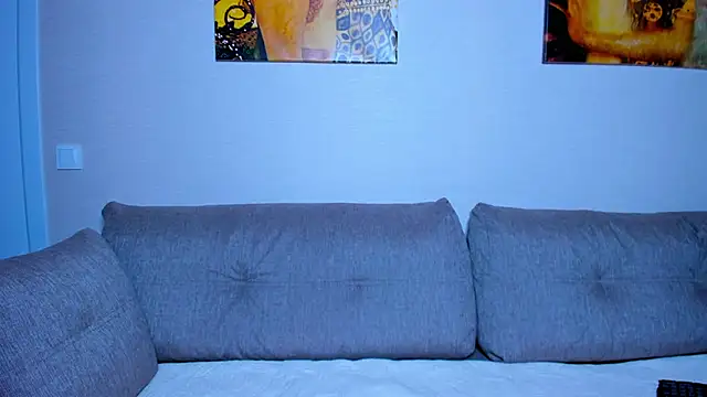 OliviaReece online show from May 15, 6:31 am
