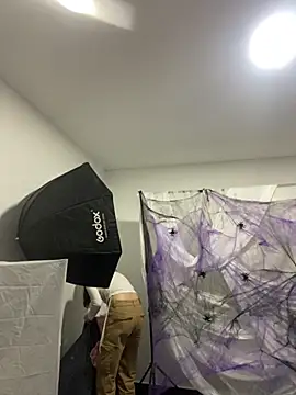 Emilia Bons online show from October 8, 1:47 am