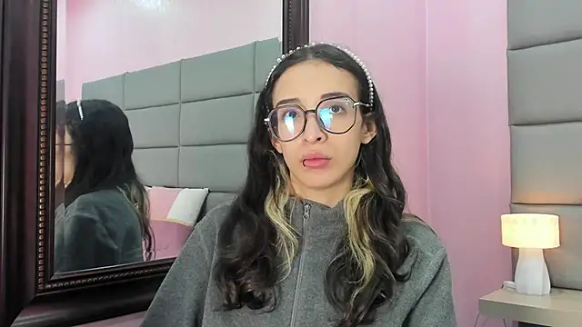 Snapshot of Emilia_Bons chatting on February 19, 1:29 pm Emilia Bons online show from February 19, 1:29 pm