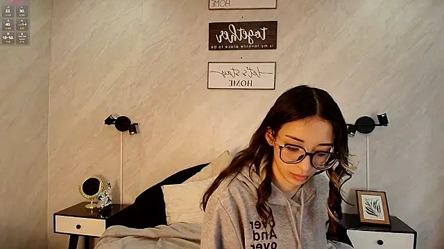 Snapshot of Emilia_Bons chatting on February 24, 1:42 pm Emilia Bons online show from February 24, 1:42 pm