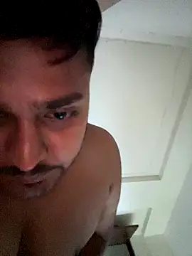 Snapshot of blrguychub chatting on November 29, 11:46 am blrguychub online show from November 29, 11:46 am