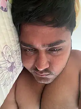 Snapshot of blrguychub chatting on February 22, 9:52 am blrguychub online show from February 22, 9:52 am