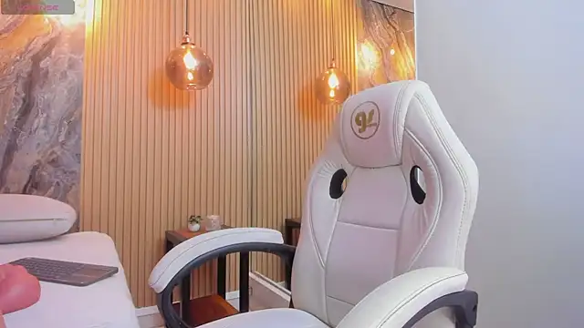 chloe murray online show from September 27, 5:51 pm