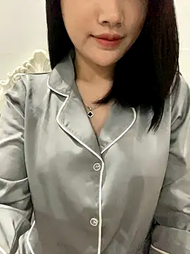 Snapshot of Beiiu_18 chatting on October 4, 8:29 pm Beiiu 18 online show from October 4, 8:29 pm