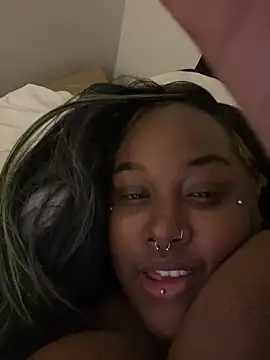 Snapshot of Cocomamii1 chatting on February 19, 4:08 am Cocomamii1 online show from February 19, 4:08 am