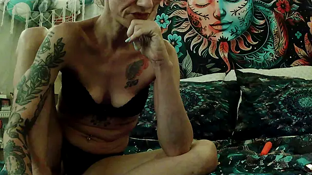 Snapshot of gypsyadventures1 chatting on September 16, 6:47 am gypsyadventures1 online show from September 16, 6:47 am