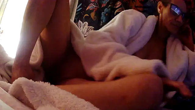 Snapshot of gypsyadventures1 chatting on October 16, 6:03 am gypsyadventures1 online show from October 16, 6:03 am