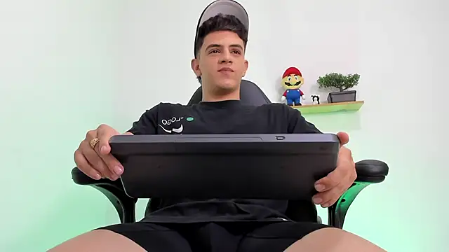 Snapshot of Mikecooper chatting on January 9, 5:10 am Mikecooper online show from January 9, 5:10 am