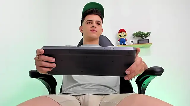 Snapshot of Mikecooper chatting on January 12, 6:18 am Mikecooper online show from January 12, 6:18 am