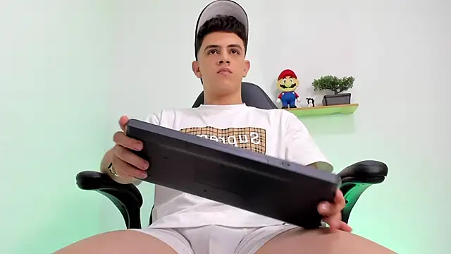 Snapshot of Mikecooper chatting on January 14, 3:01 am Mikecooper online show from January 14, 3:01 am