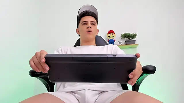 Snapshot of Mikecooper chatting on January 17, 7:28 pm Mikecooper online show from January 17, 7:28 pm