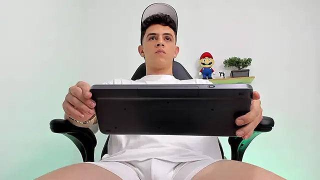 Snapshot of Mikecooper chatting on February 3, 2:21 am Mikecooper online show from February 3, 2:21 am