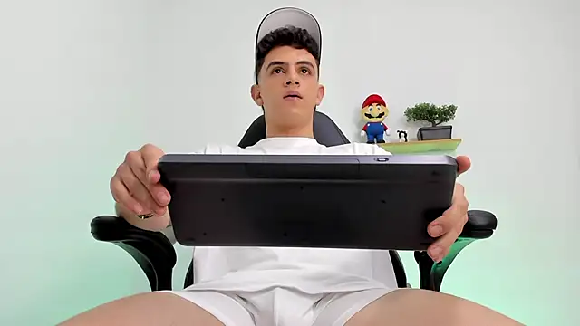 Snapshot of Mikecooper chatting on February 3, 2:53 am Mikecooper online show from February 3, 2:53 am