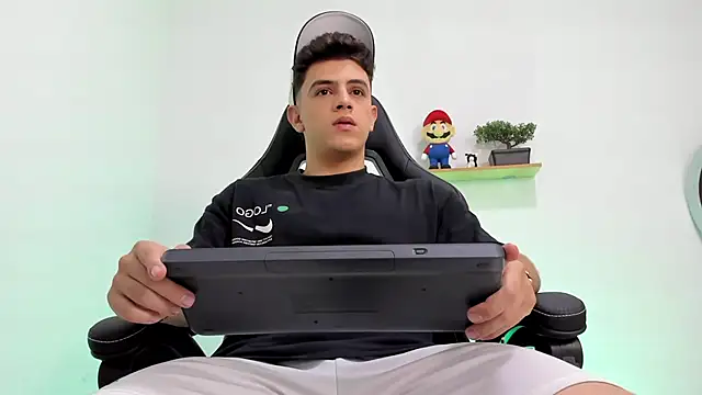 Snapshot of Mikecooper chatting on February 5, 3:11 am Mikecooper online show from February 5, 3:11 am