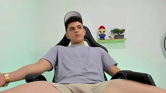 Snapshot of Mikecooper chatting on February 6, 5:23 am Mikecooper online show from February 6, 5:23 am