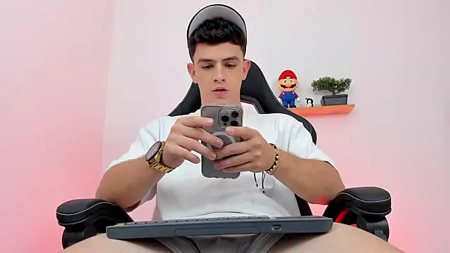 Snapshot of Mikecooper chatting on February 10, 6:28 am Mikecooper online show from February 10, 6:28 am