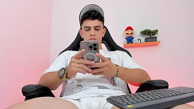 Snapshot of Mikecooper chatting on February 17, 3:47 am Mikecooper online show from February 17, 3:47 am