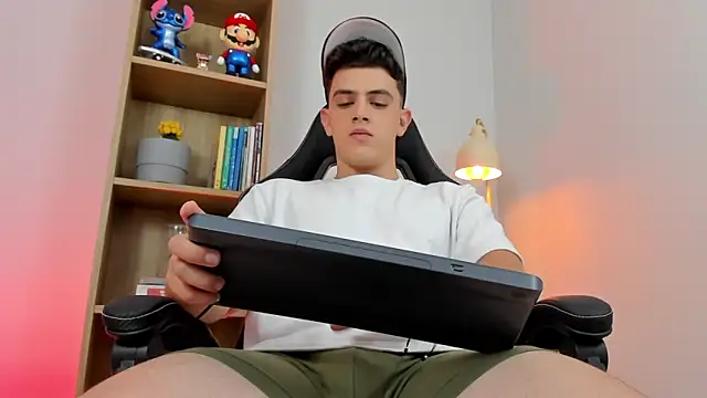 Snapshot of Mikecooper chatting on March 19, 4:38 am Mikecooper online show from March 19, 4:38 am