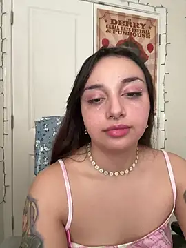 CharmingMaddie online show from February 9, 4:33 pm