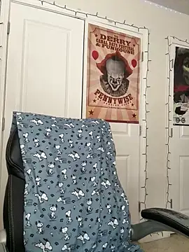 CharmingMaddie online show from March 8, 6:12 pm