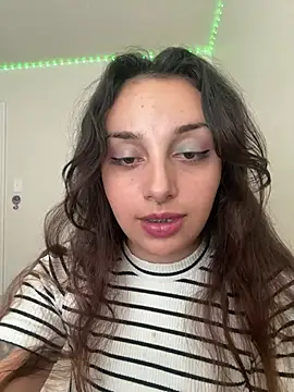 CharmingMaddie online show from July 3, 5:19 pm