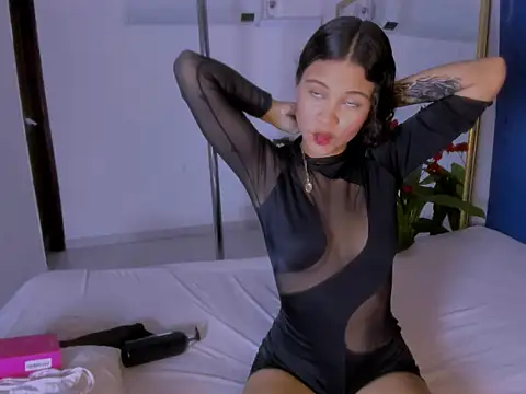 bamby kitty online show from November 17, 4:51 am