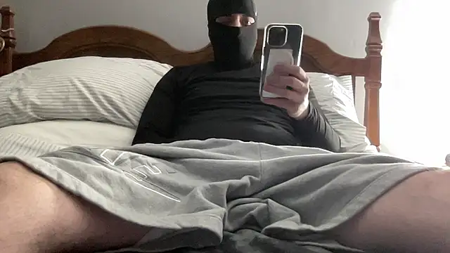 Snapshot of UncutMagic chatting on January 11, 1:10 am UncutMagic online show from January 11, 1:10 am