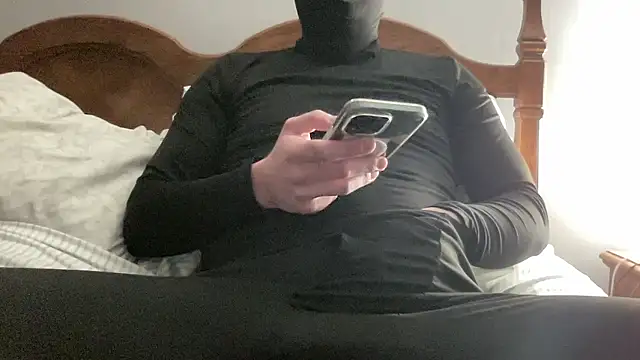 Snapshot of UncutMagic chatting on January 13, 2:50 am UncutMagic online show from January 13, 2:50 am