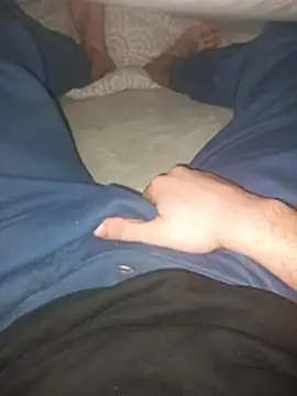 Snapshot of Hornyhrony chatting on December 21, 2:41 am Hornyhrony online show from December 21, 2:41 am